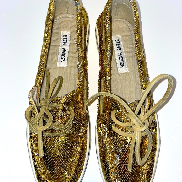 Steve Madden. Gold sequins boat shoes. - Picture 3 of 6